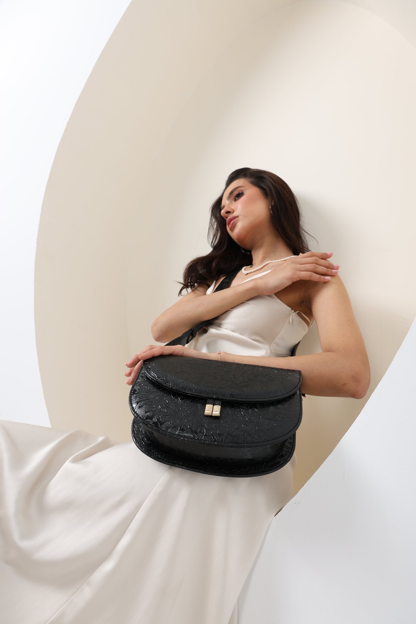 SLEEK Black Crossbag